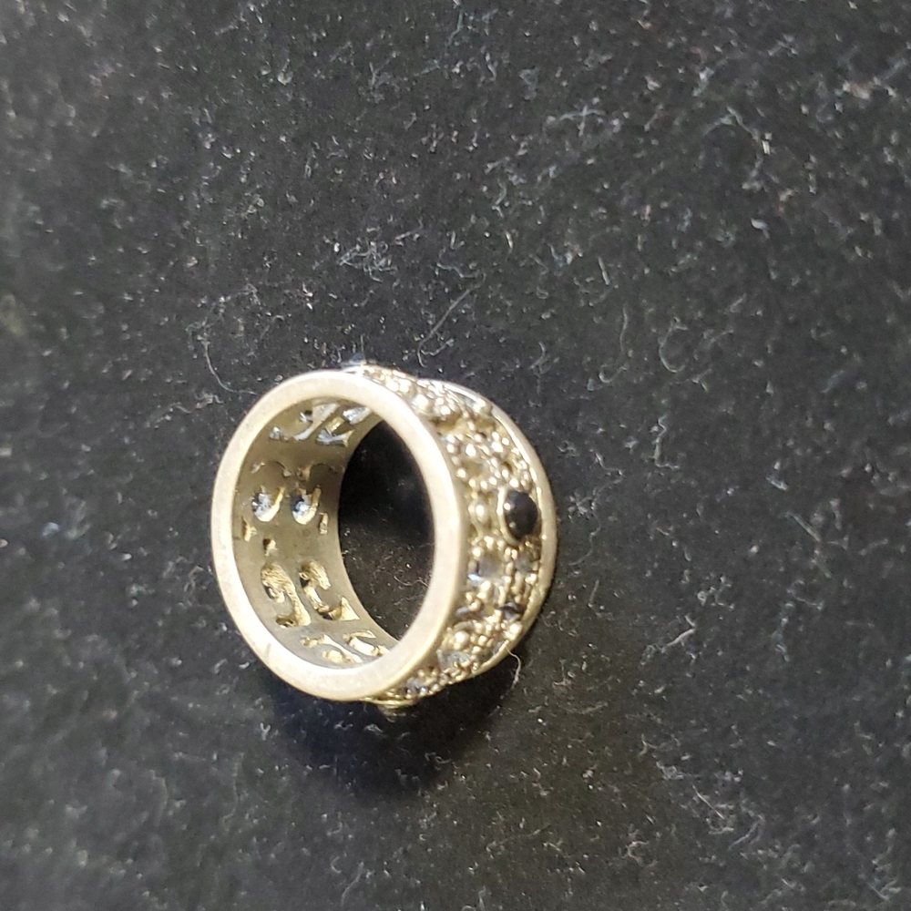Ring - Picture 2 of 3